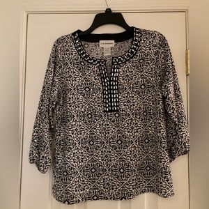 CD Petites black and white petite medium top